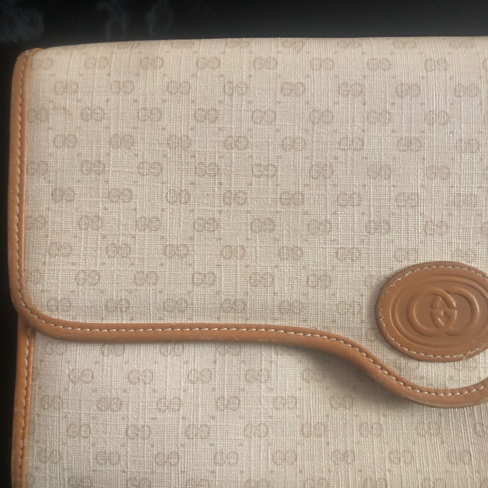 Gucci Beige Monogram Canvas Clutch with Tan Leather Trim - Picture 8 of 16